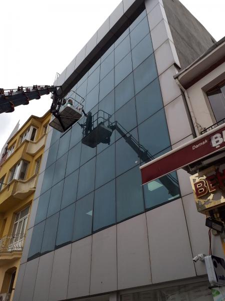 Asansörlü Dış Cephe Cam Temizliği